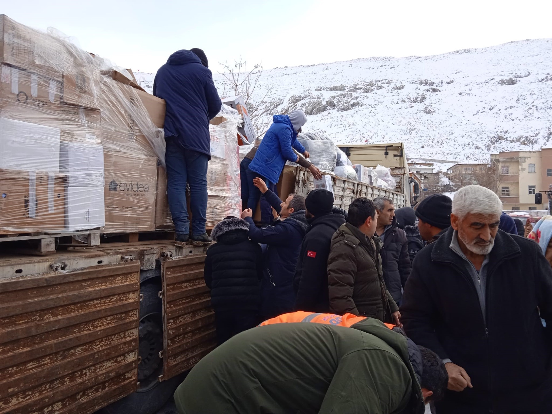 Deprem bölgesinde sıcak yemek