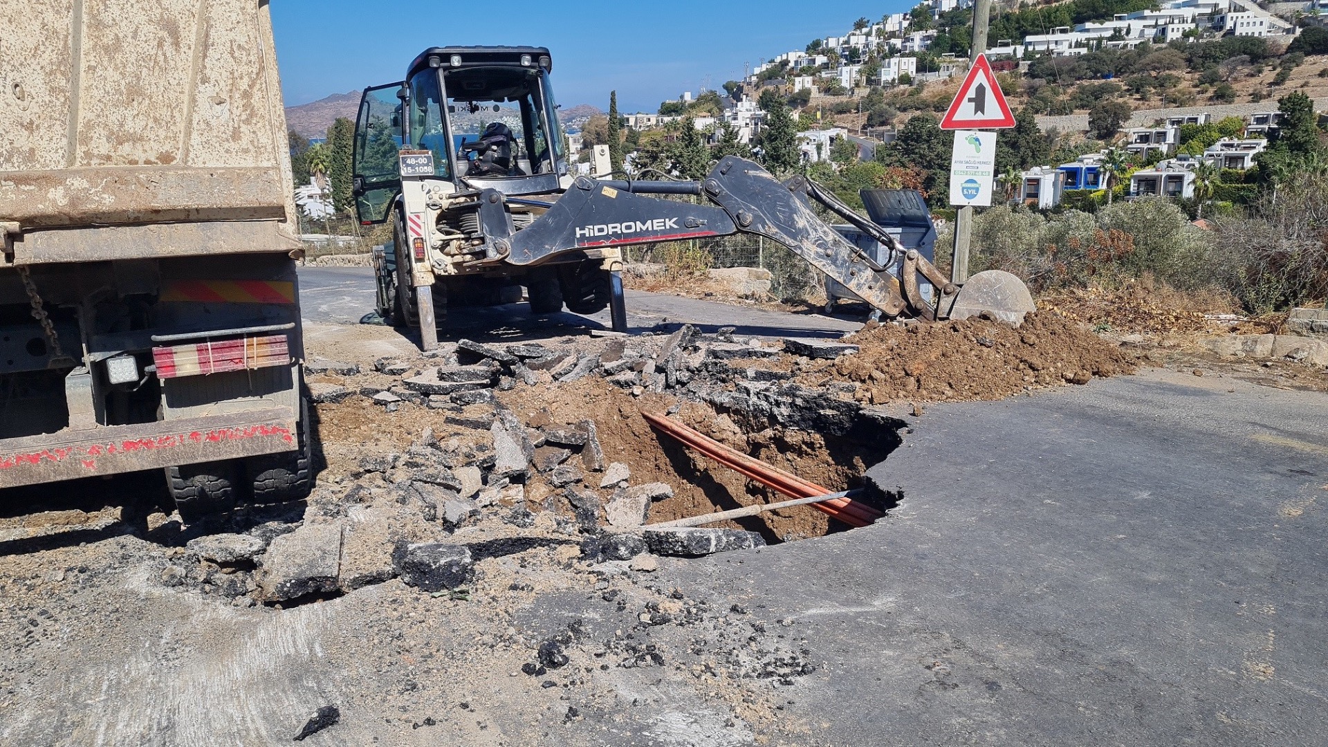 Bodrum'da ana isale hattı patladı