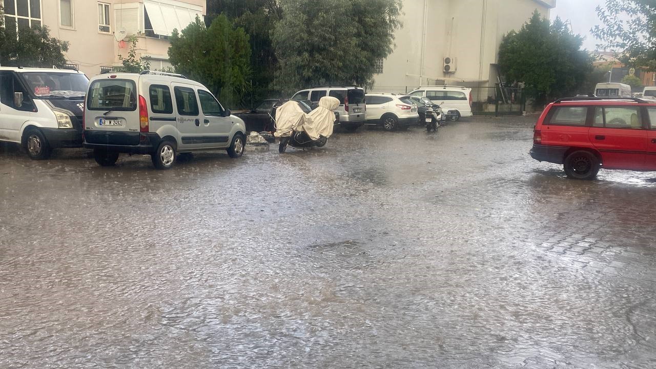 Muğla’da dolu, yağmur, fırtına sonrası hortum