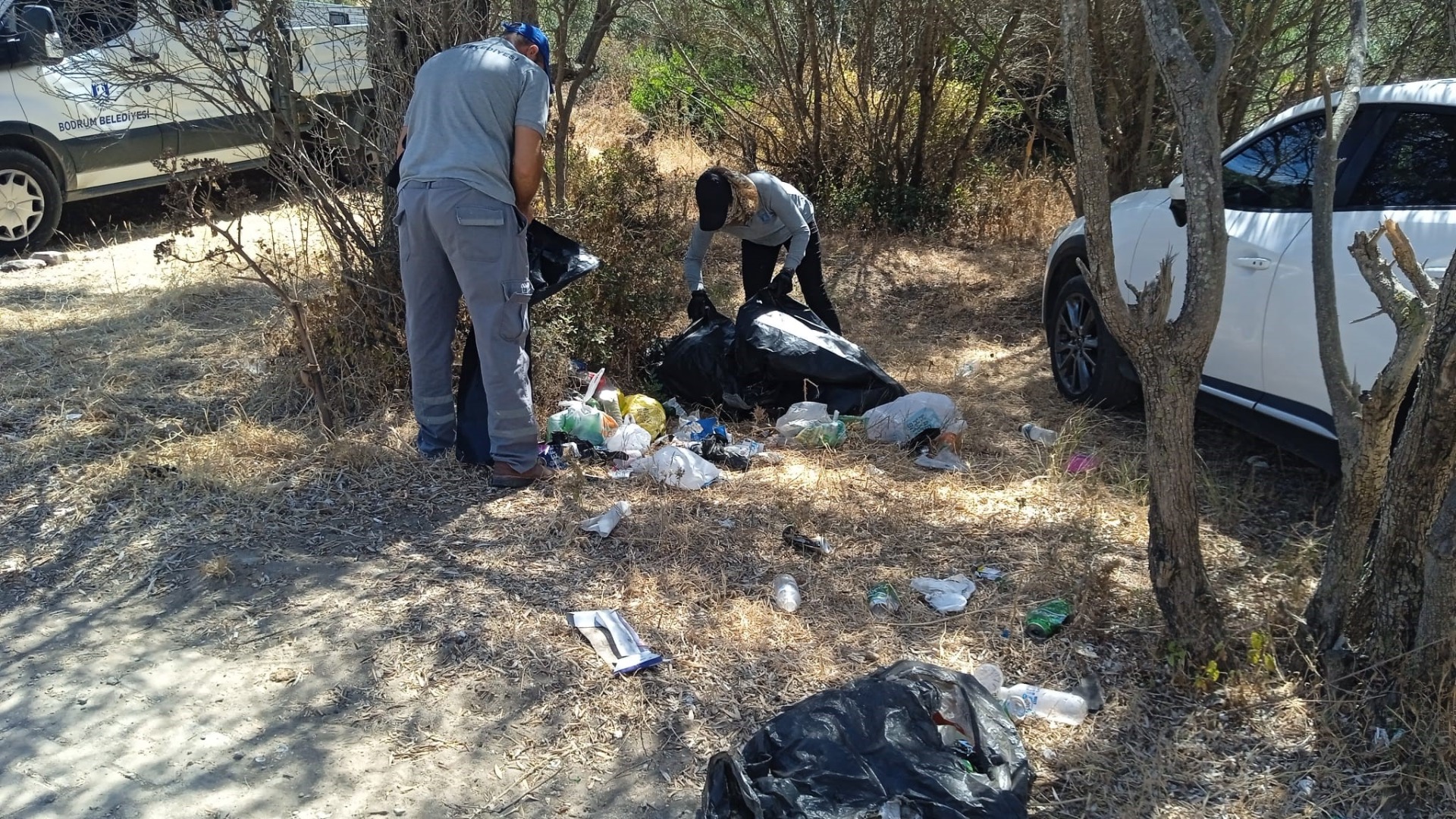 Bodrum’a gelen tatilciler gitti çöpleri kaldı! 