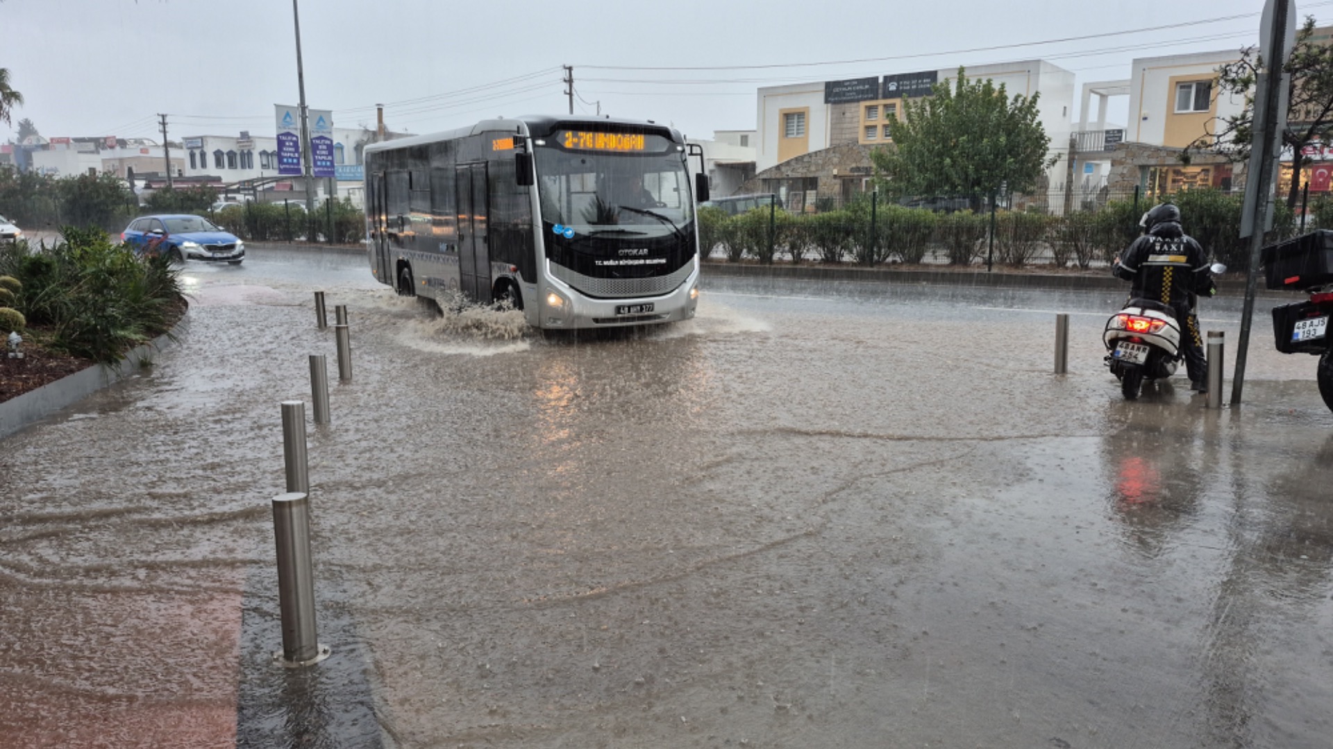 Bodrum’da sağanak yağış etkili oldu