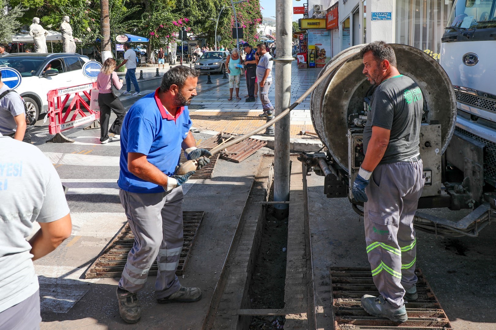 Yağmur öncesi kanal açma ve temizlik çalışmaları başlatıldı 