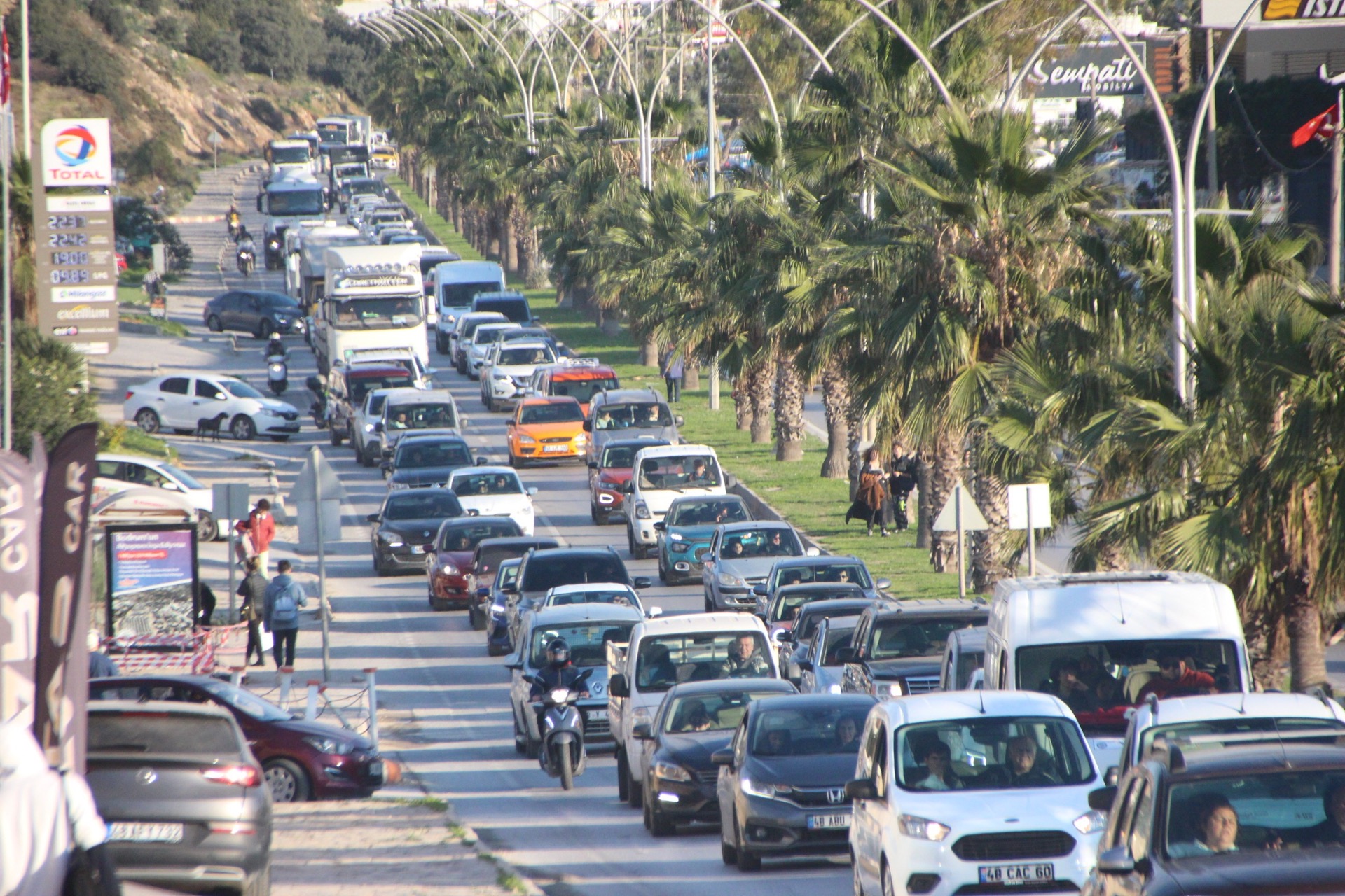 Bodrum’a 24 saatte 15 bin araç girdi