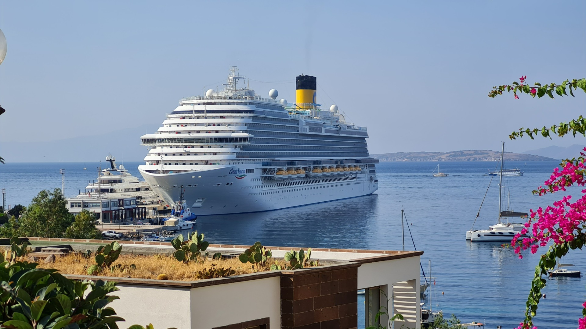 Dev gemiyi gören telefona sarıldı: Costa Venezia yeniden Bodrum'da