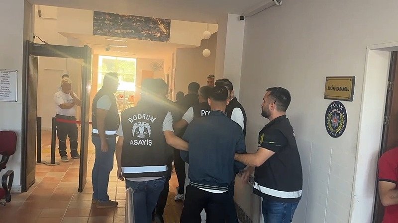 Kendilerini ‘Polisiz’ diye tanıttılar: Bodrum'da 40 milyonluk dolandırıcılık operasyonu