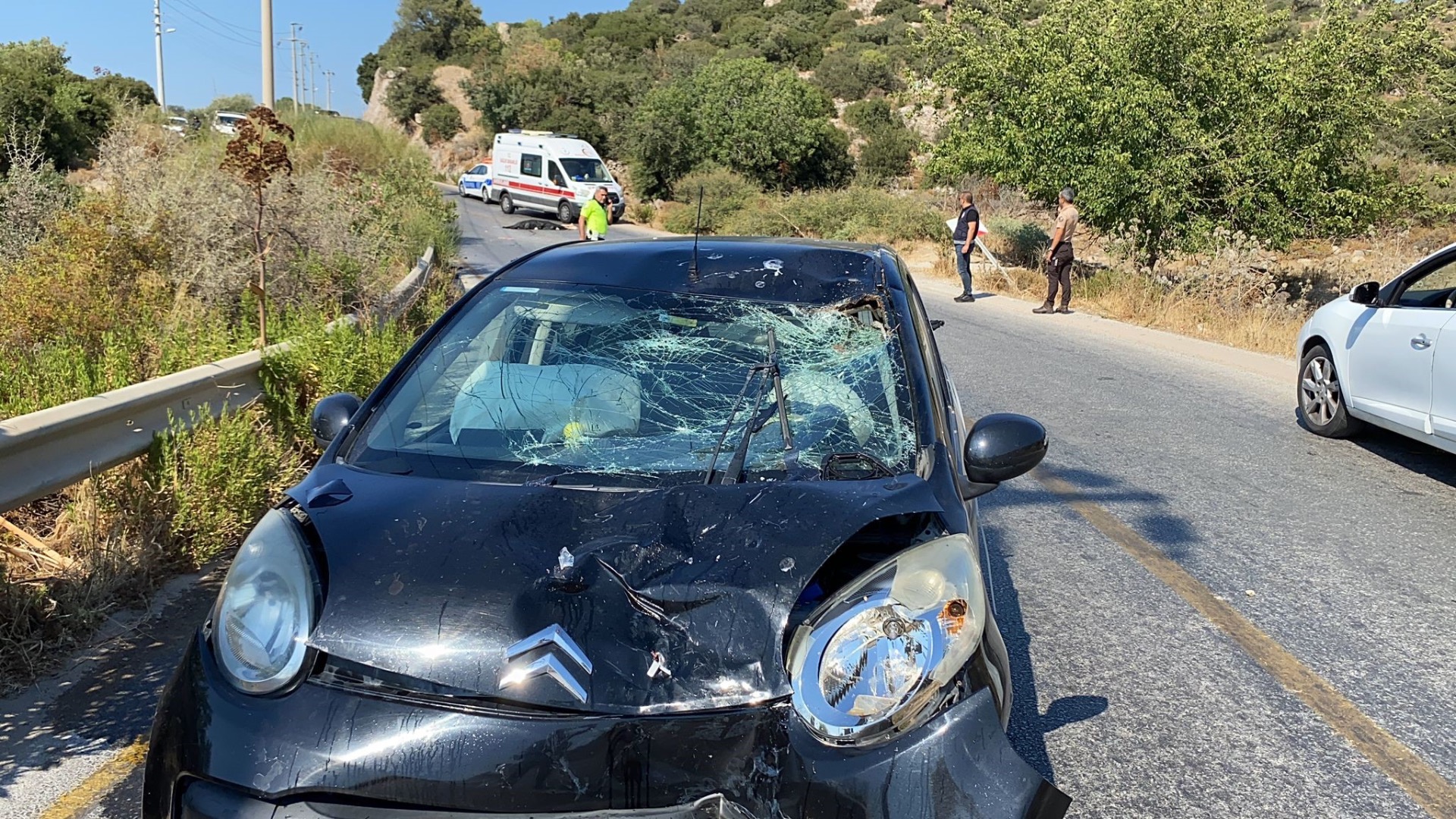 Otomobil ve motosiklet kafa kafaya çarpıştı: 1 ölü