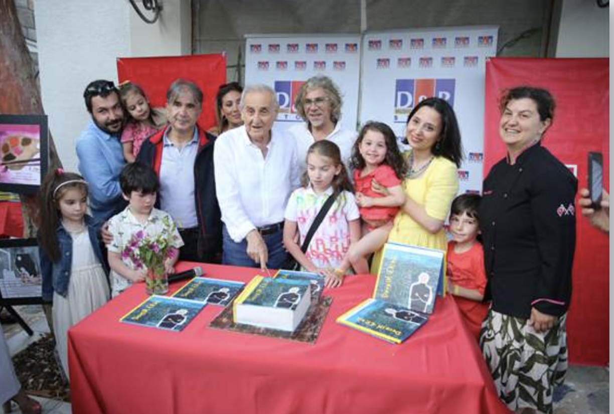 Ressam Devrim Erbil, Bodrum'da kitabının tanıtımına katıldı 