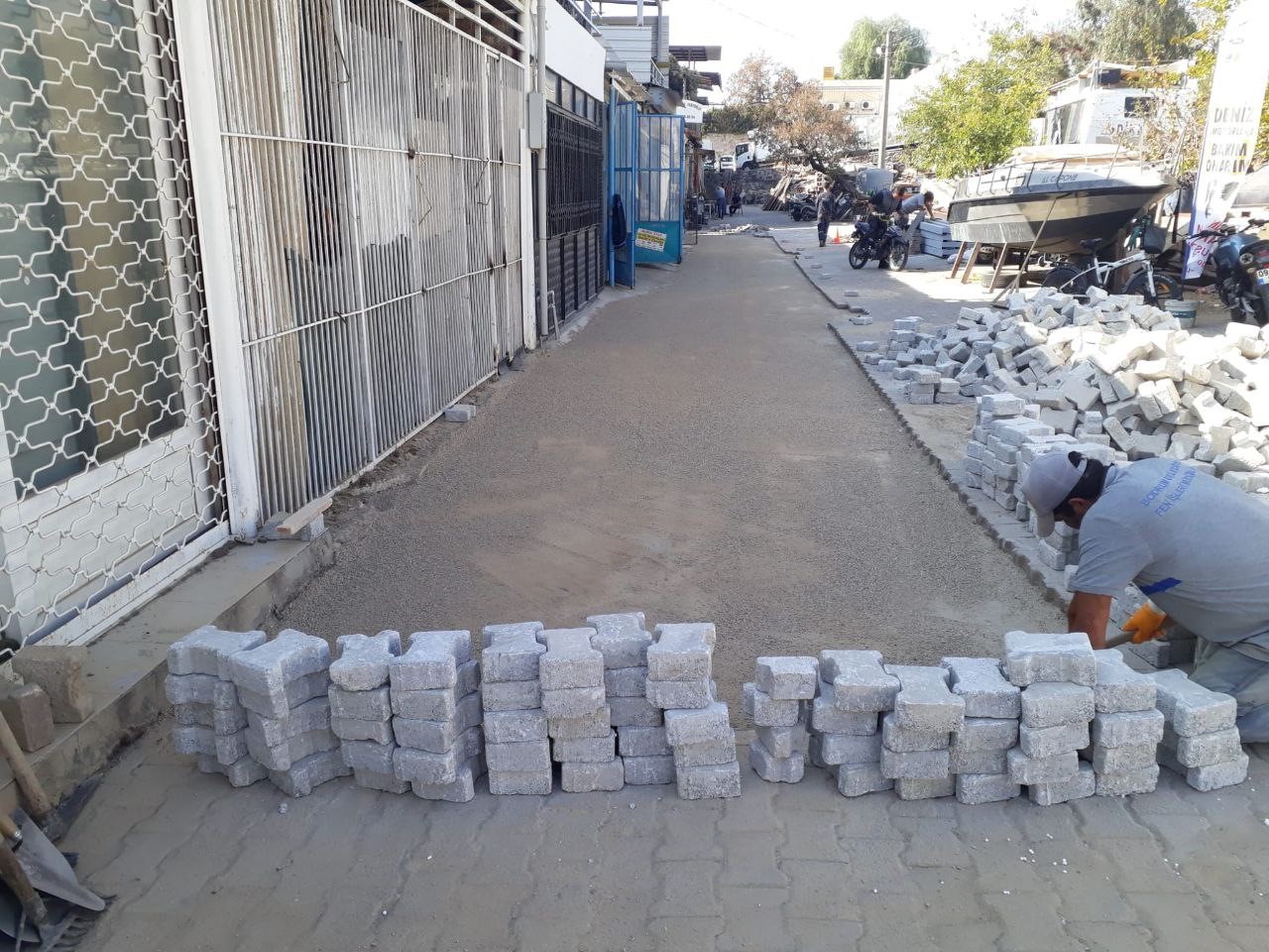 Bodrum’da çevre düzenleme ve yol bakım onarım çalışmaları sürüyor 