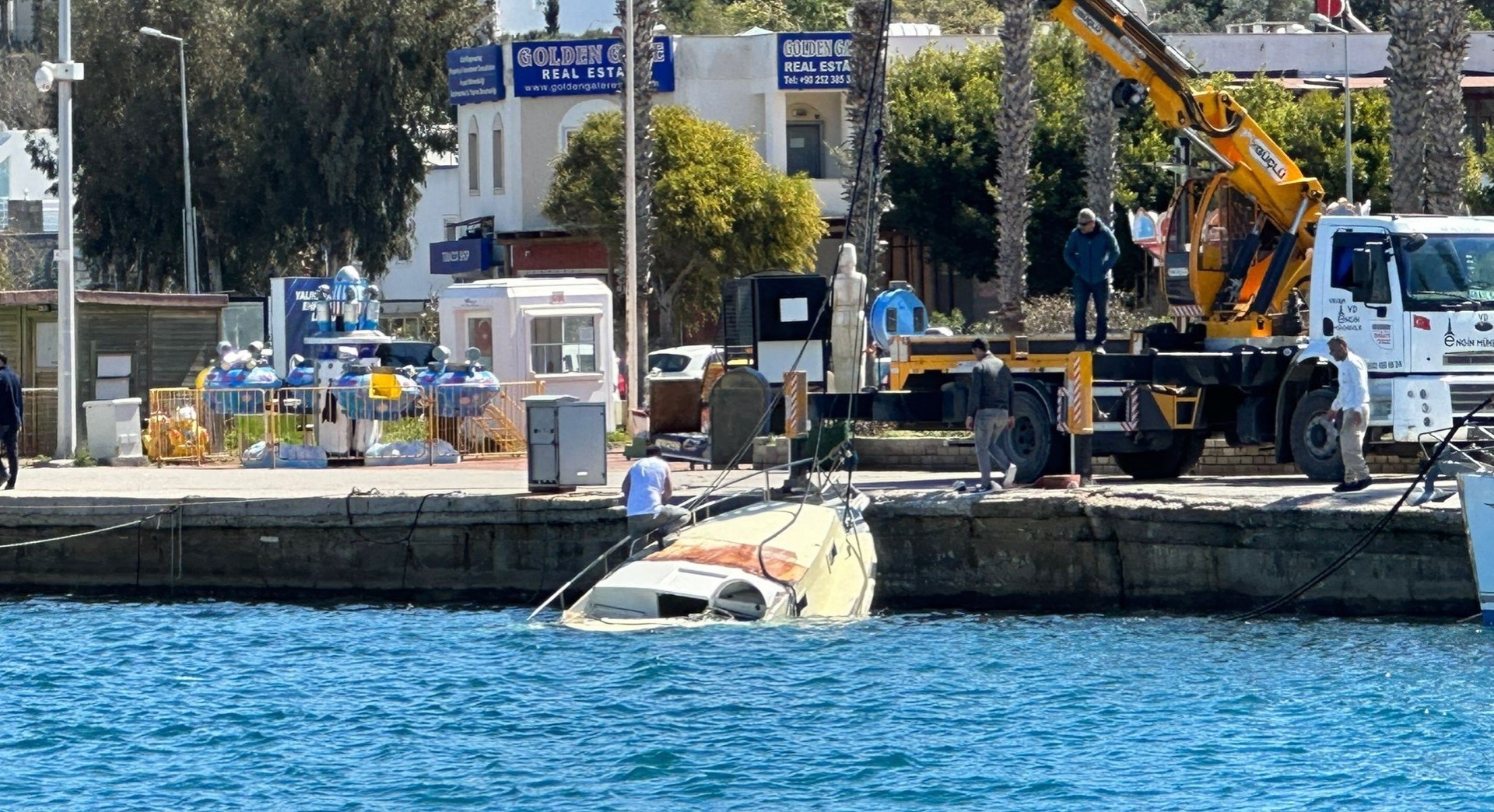 Bodrum’da bir motoryat fırtınada battı