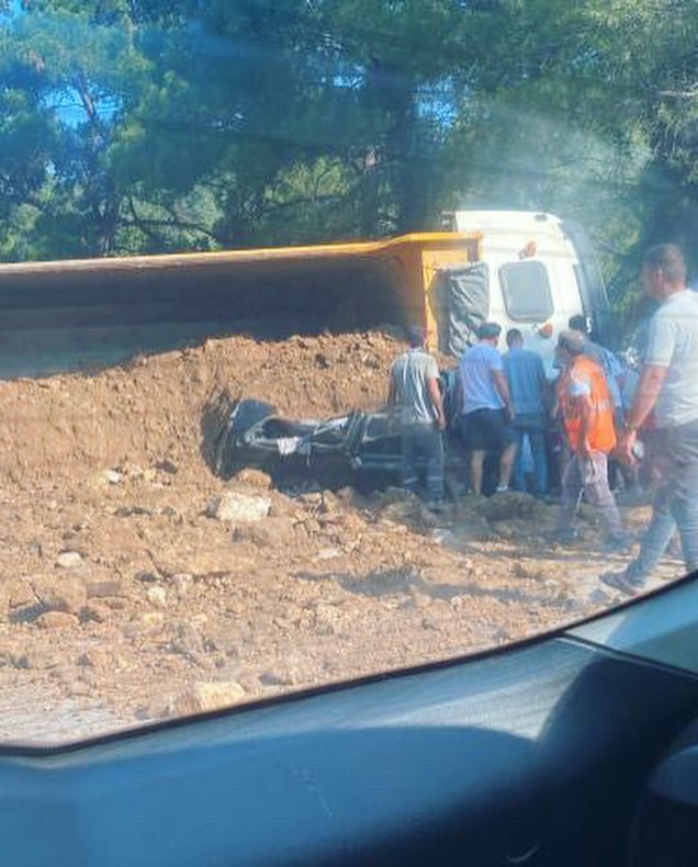 Bodrum turizmi kamyonun altında!