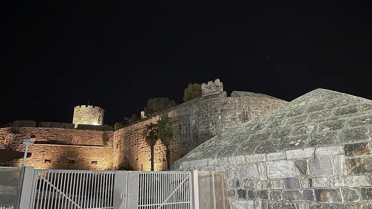 Bodrum Kalesinde Feci Kaza! 25 Metre Yükseklikten Düştü!