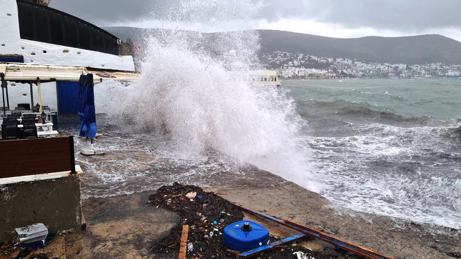  Bodrum’u fırtına vurdu