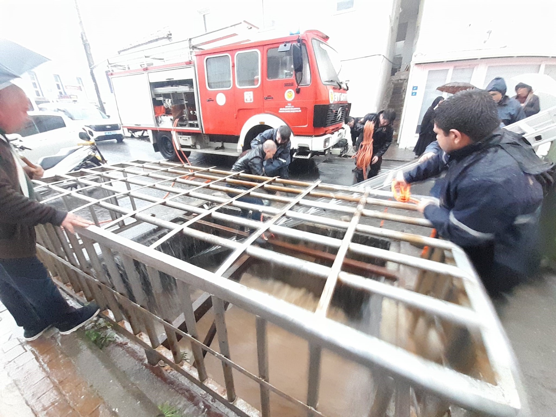 Boğulmak üzereyken kurtarıldı