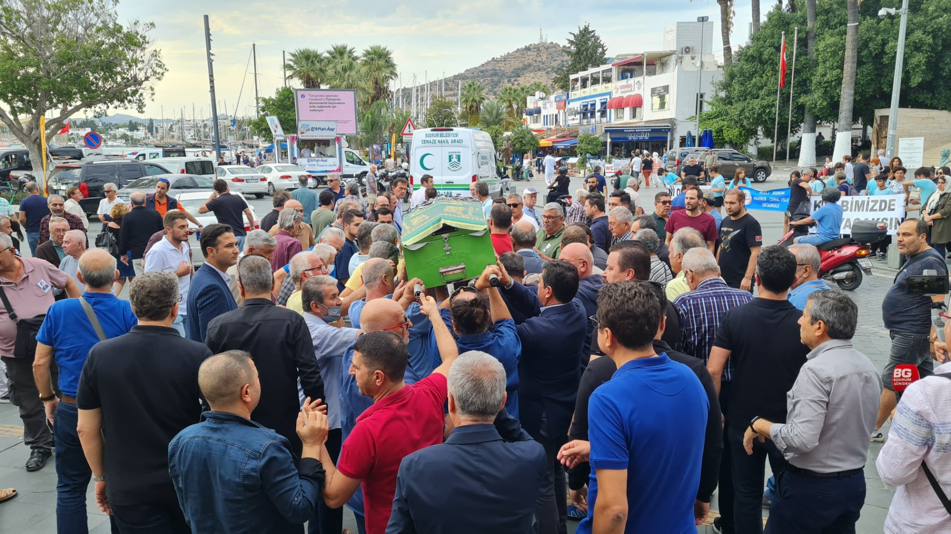 Hayırsever Mahinur Uslu, son yolculuğuna uğurlandı