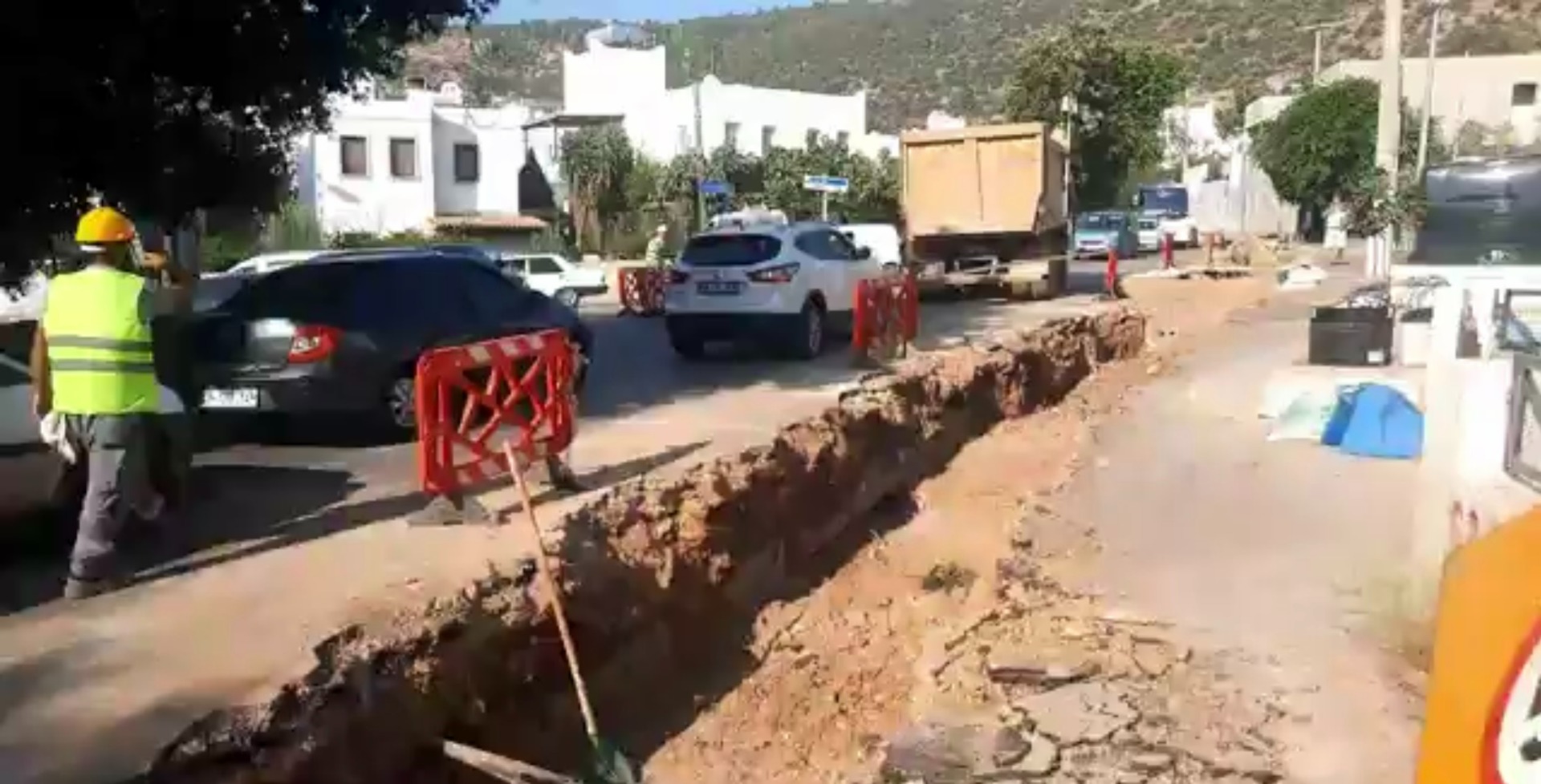 Zamansızca başlatılan altyapı çalışmalarını haber yapan gazeteci Fatih Bozoğlu saldırıya uğradı