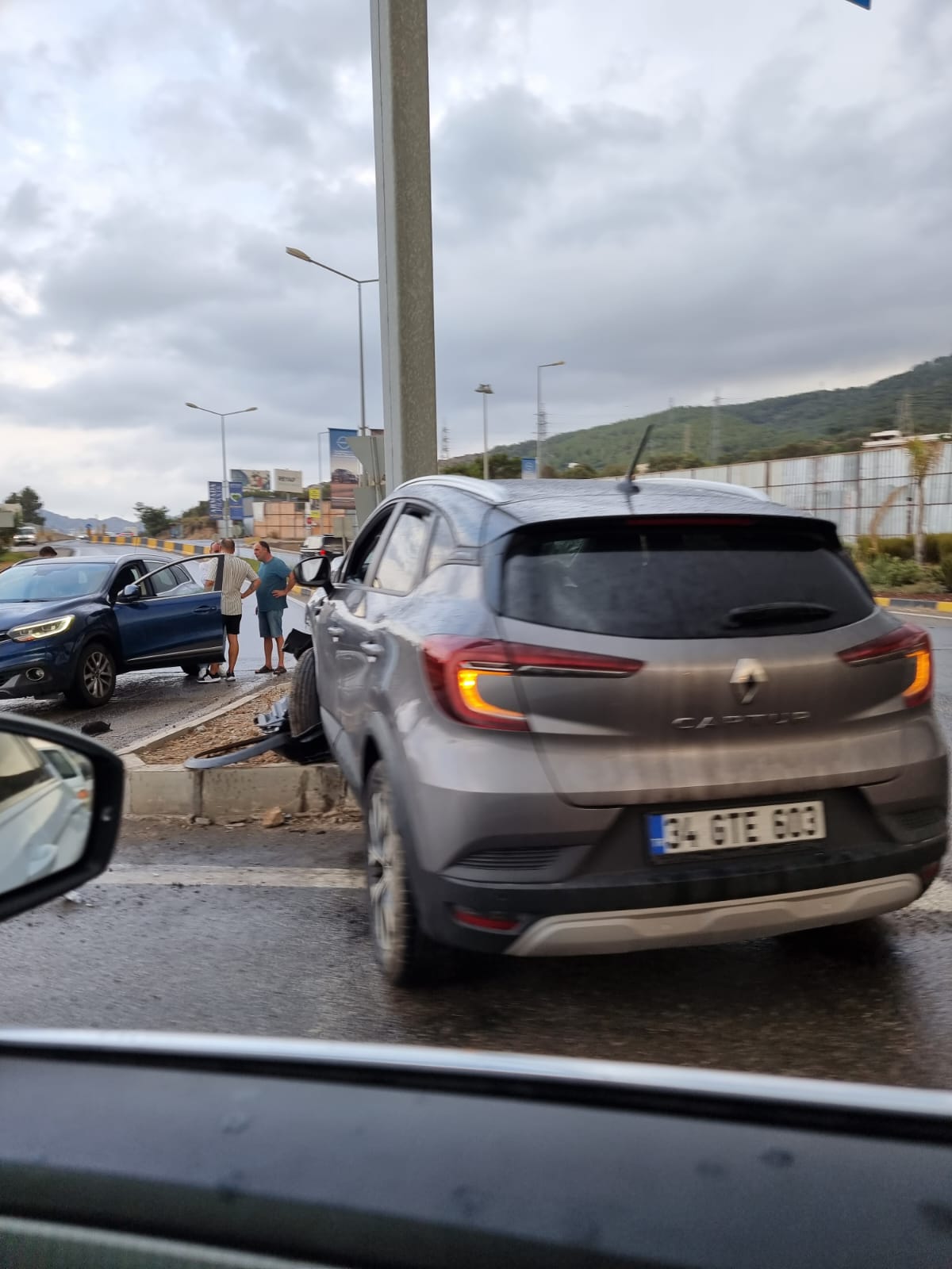 Yarım saatlik yağmur trafiği altüst etti