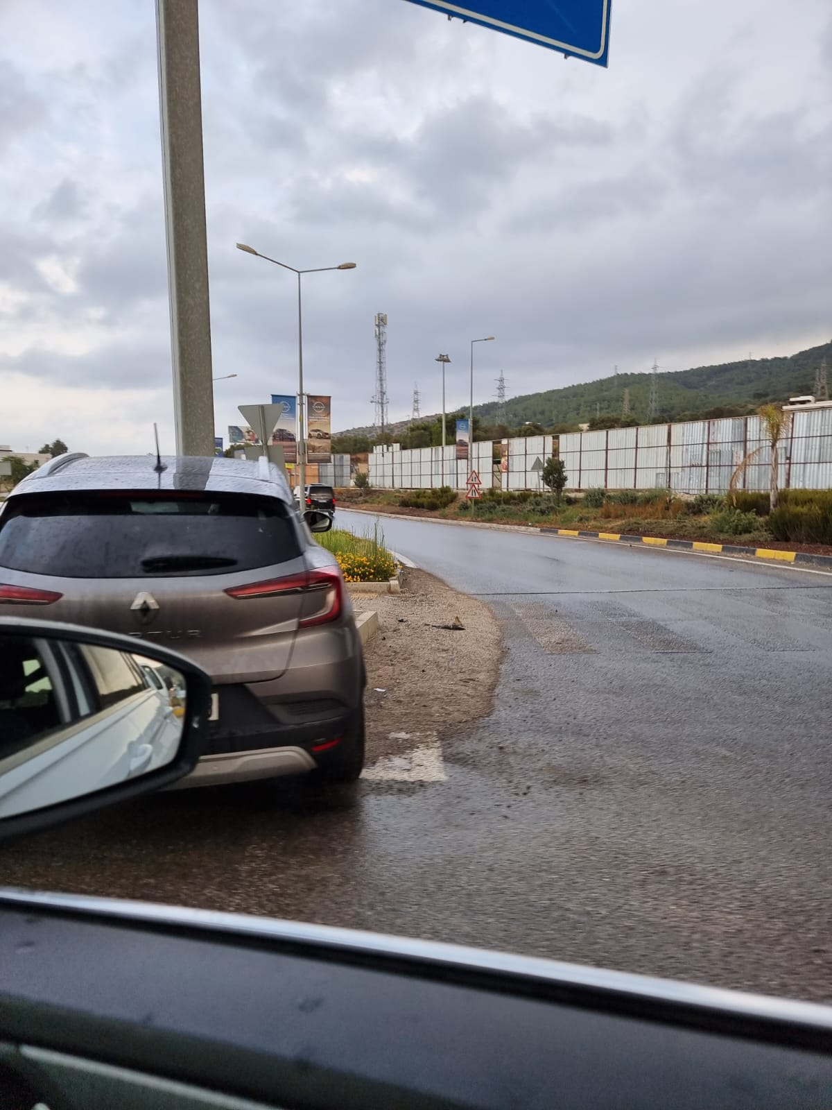 Yarım saatlik yağmur trafiği altüst etti