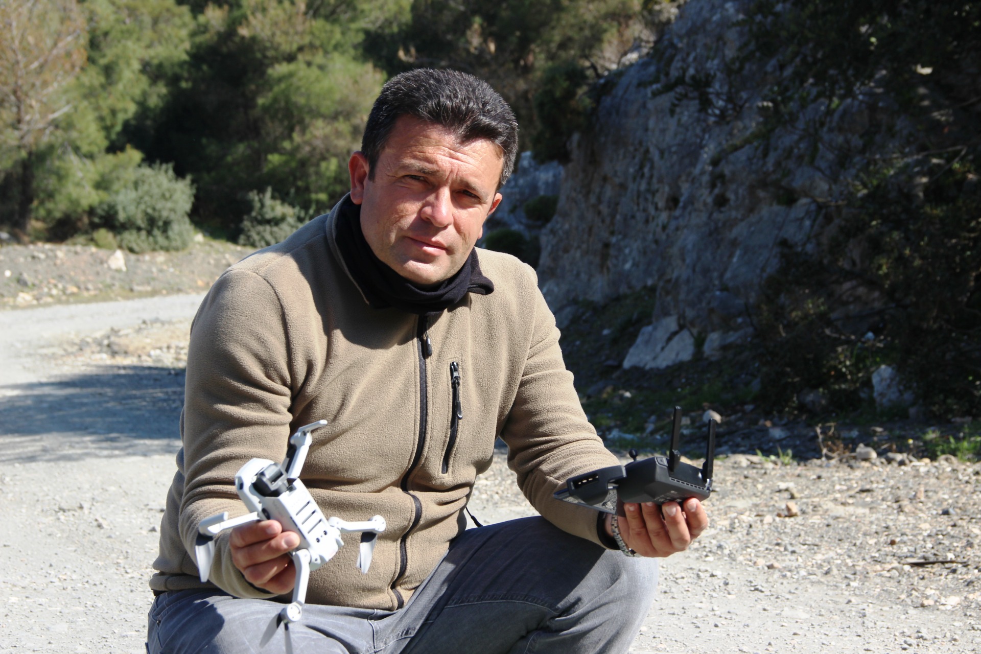 SÜRÜYÜ DRONE İLE GÜDÜYOR...