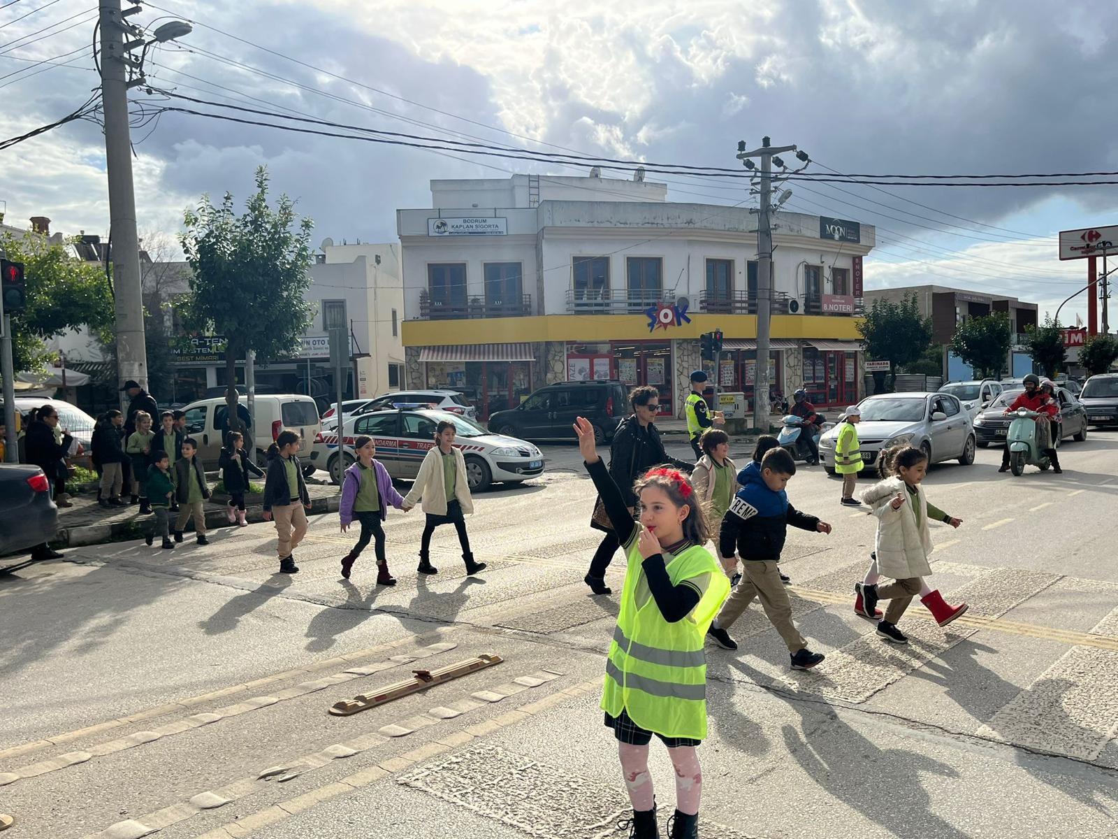 Bodrum jandarmadan öğrencilere uygulamalı trafik eğitimi