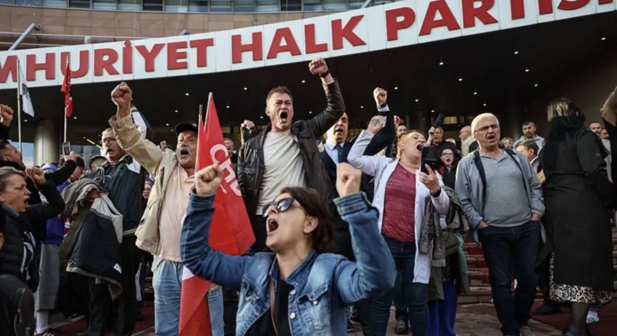 ‘Mutlak Butlan’ kararı sonrası CHP'den üyelerine genel merkezde toplanma çağrısı