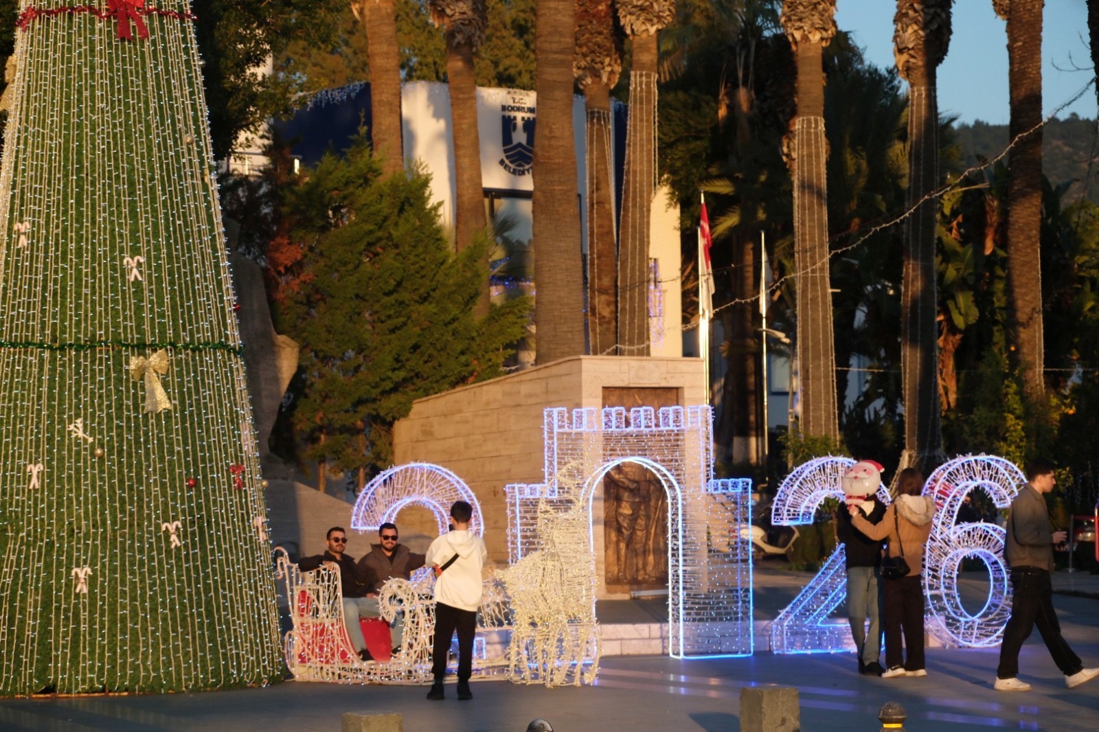 Yeni Yılda Meydanın Işıltısı Fotoğraf Karelerinde Ölümsüzleşti