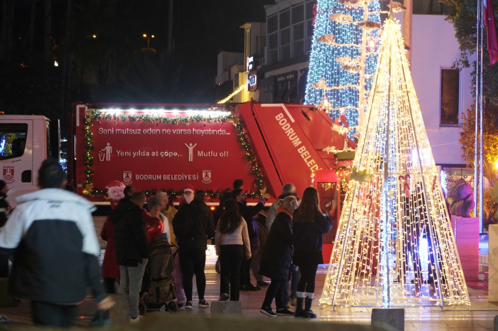 Yeni Yılda Meydanın Işıltısı Fotoğraf Karelerinde Ölümsüzleşti