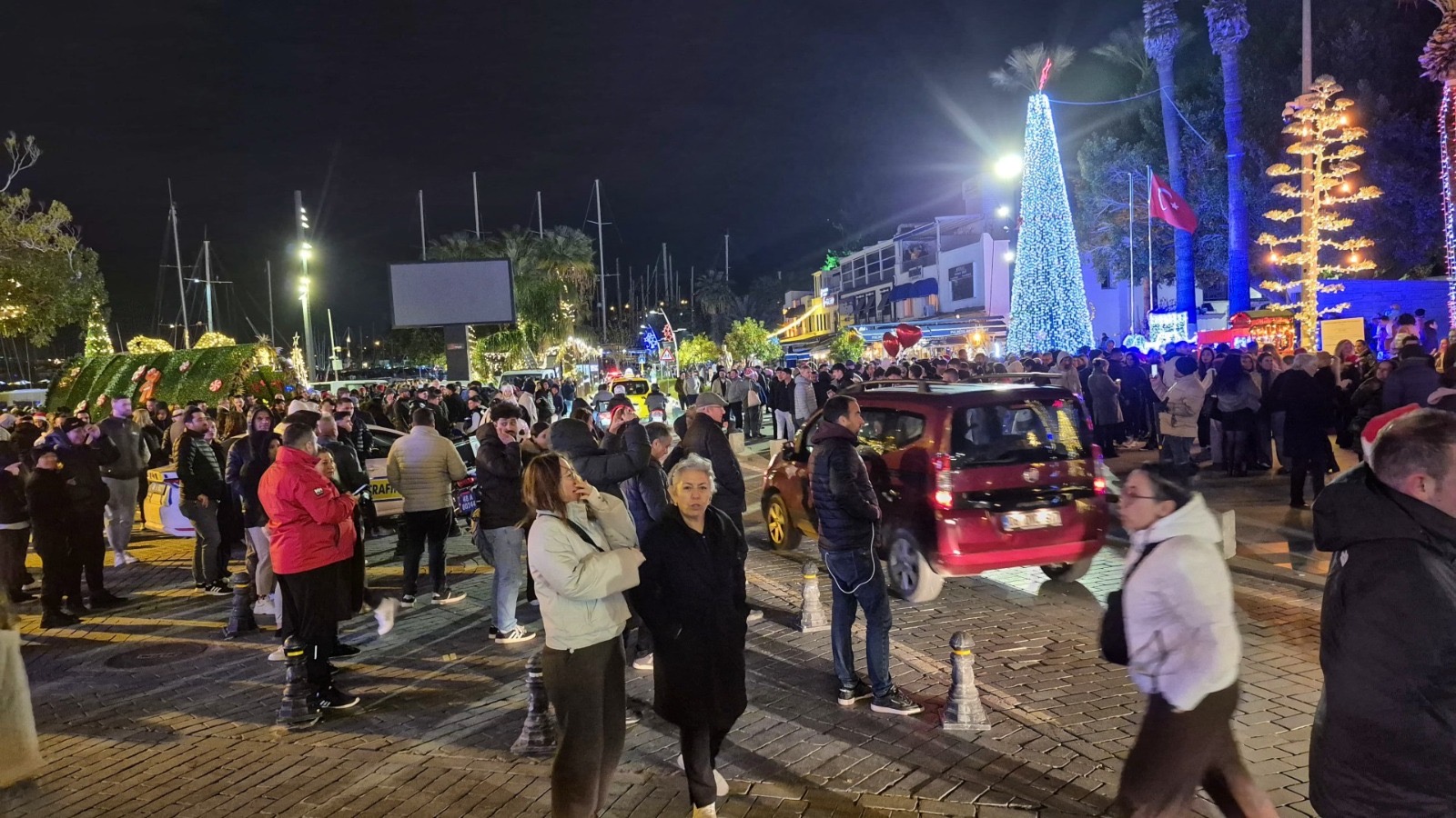 Yeni Yılda Meydanın Işıltısı Fotoğraf Karelerinde Ölümsüzleşti