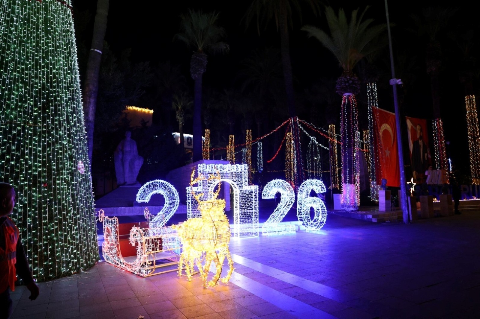 Yeni Yılda Meydanın Işıltısı Fotoğraf Karelerinde Ölümsüzleşti