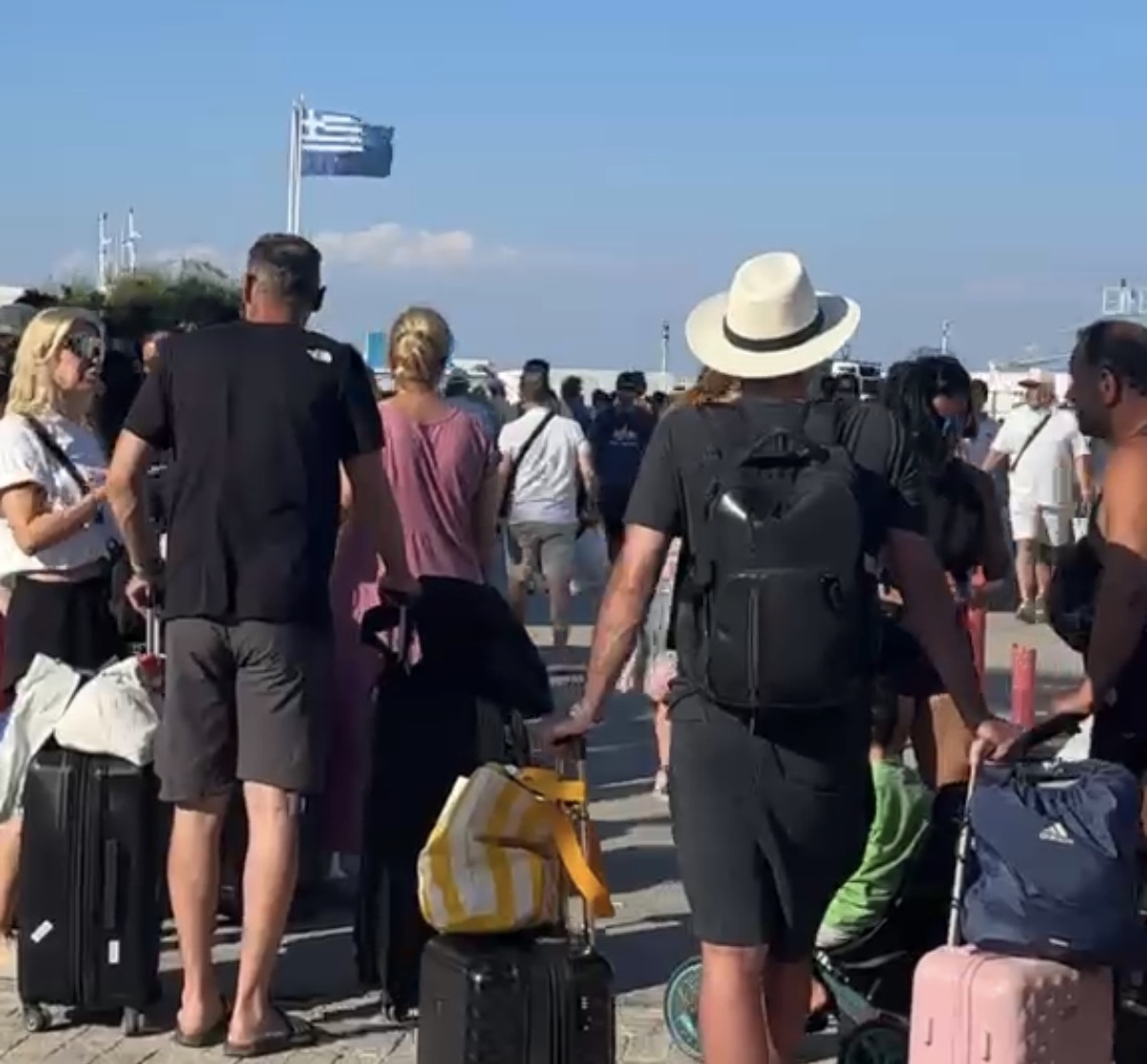 An itibarıyla Kos! Pasaport Kontrol Noktasında Uzun Kuyruklar Oluştu