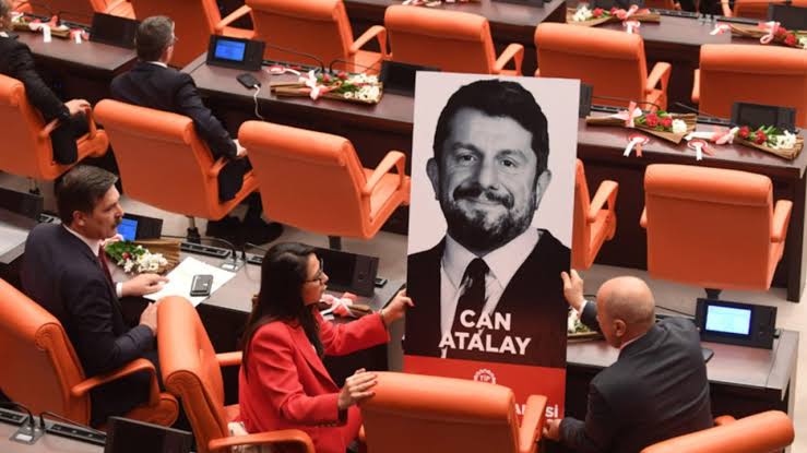 ‘Can Atalay’ın vekilliği düşerken Bodrum meydanında davullu zurnalı kutlama var!’