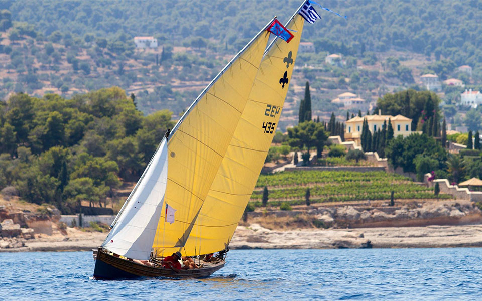 Bodrum Tirhandili Beliz G, Yunanistan’da Spetses Classic Yacht Regatta 2026’da Türk Bayrağını Zirveye Taşıdı
