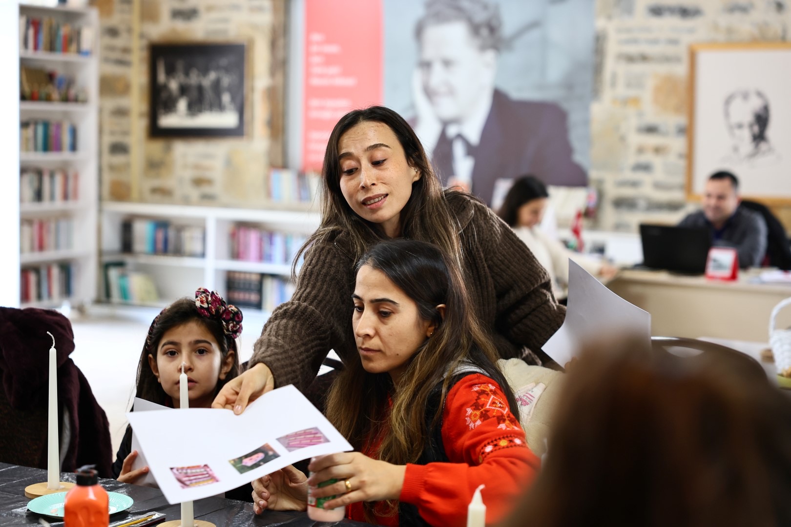 Üç Kuşak Mum Boyama Atölyesinde Buluştu