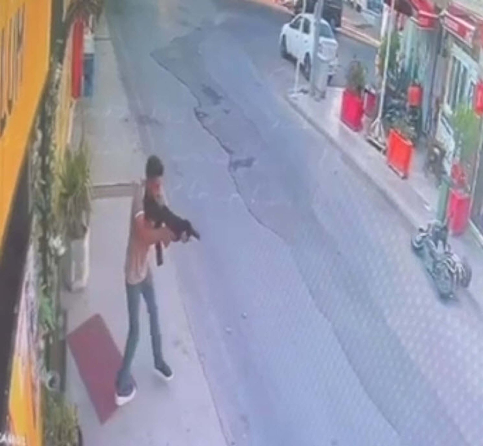 Bodrum'da pompalı tüfekle rastgele dehşet saçtı