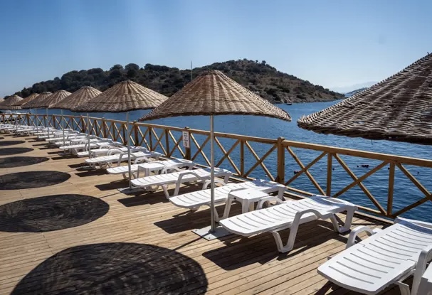 Bakanlığın Bodrum'daki plajı gündemde. Giriş ücretsiz, lahmacun 125 TL