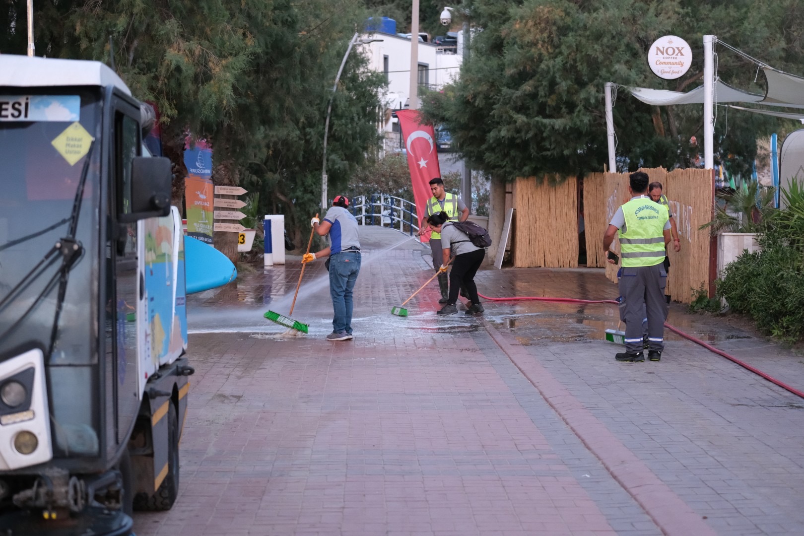Bitez Yalısında Kapsamlı Temizlik Çalışması