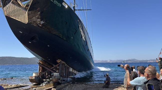 Bodrum’da 7 Yılda Tamamlandı: 50,5 Metrelik Yelkenli Denizle Buluştu