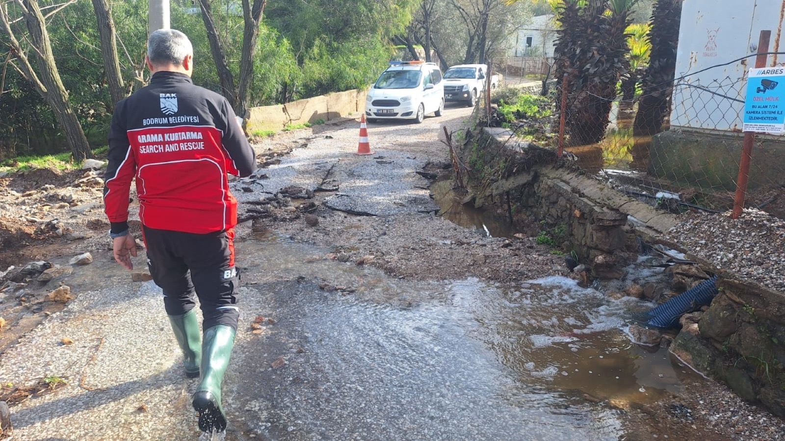 Bodrum'da şiddetli yağıştan 109 ev ve iş yeri ile 4 araç etkilendi