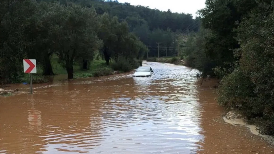 Bodrum’da Sağanak Alarmı: Yollar Kapandı, İş Yerlerini Su Bastı