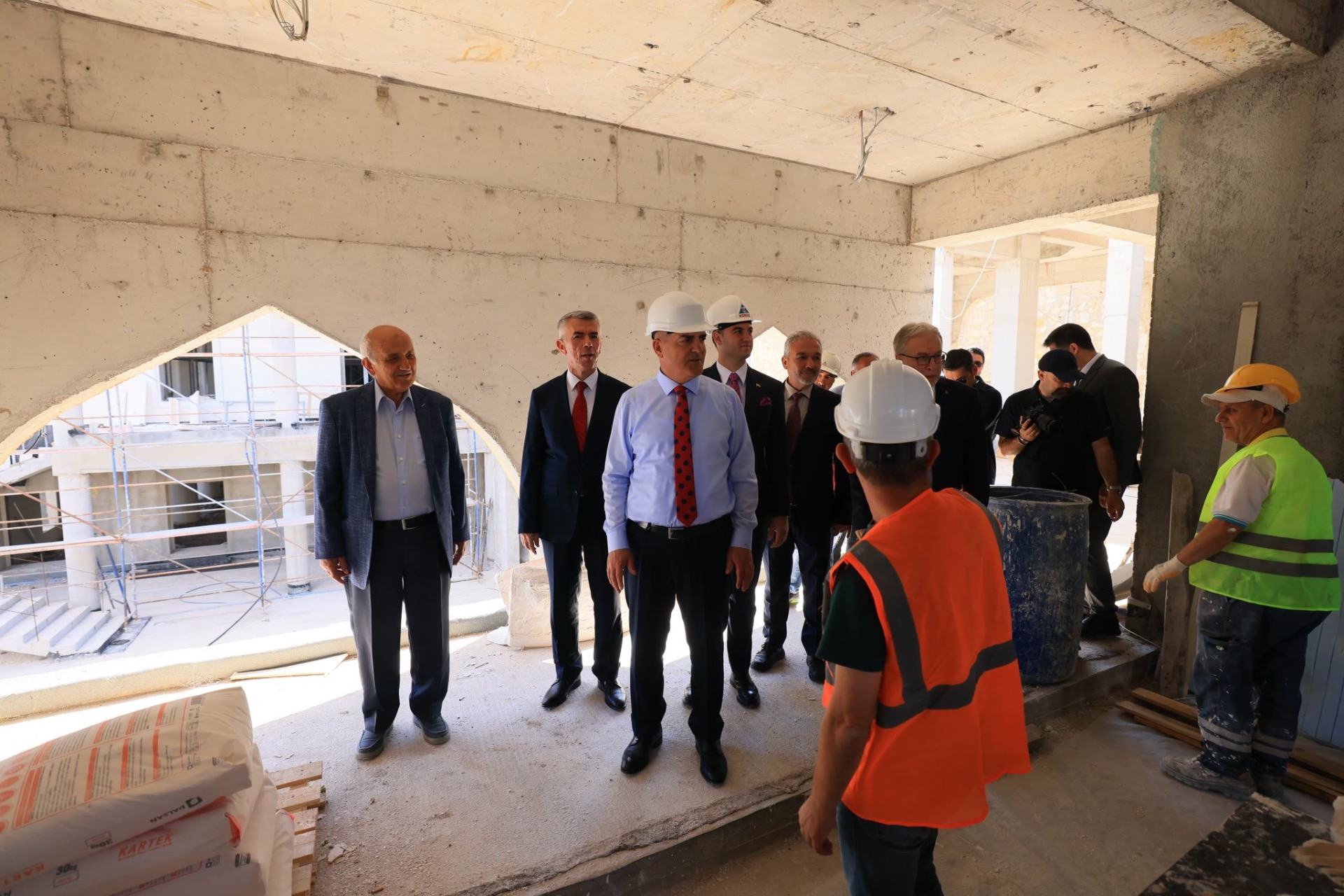 Cami mi, Külliye mi? 130 kişilik sınıfta kimler ne eğitimi alacak?