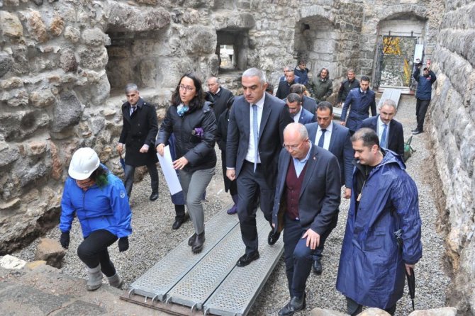İsviçre’den İade Edilen 7 Eser Bodrum Kalesi’nde Tanıtıldı