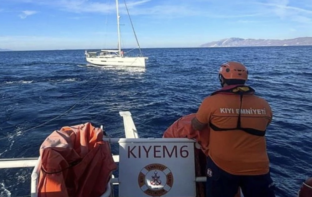 Bodrum açıklarında arızalanan tekne kurtarıldı