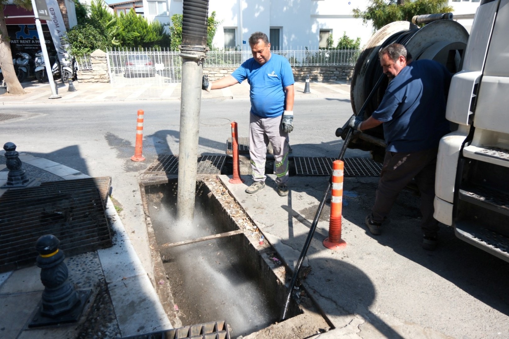 Bodrum’da Mazgal ve Yağmur Suyu Hattı Temizliği Sürüyor