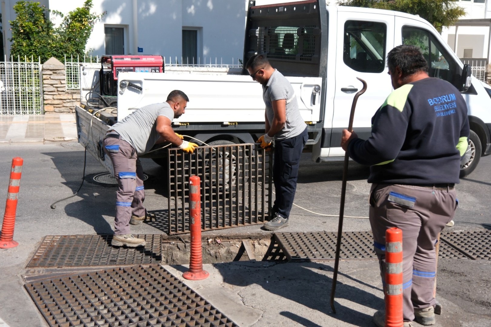 Bodrum’da Mazgal ve Yağmur Suyu Hattı Temizliği Sürüyor