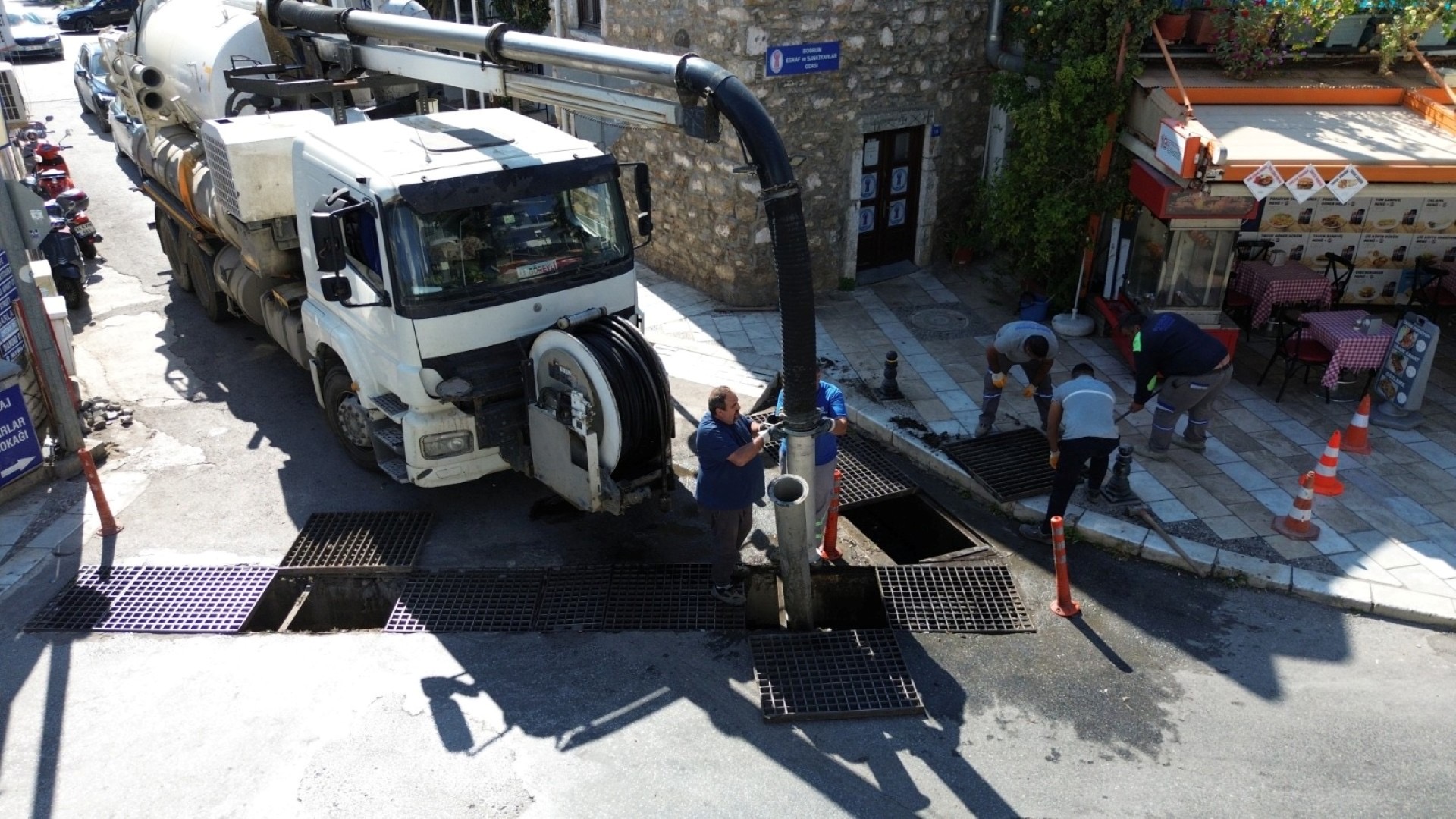 Bodrum’da Mazgal ve Yağmur Suyu Hattı Temizliği Sürüyor