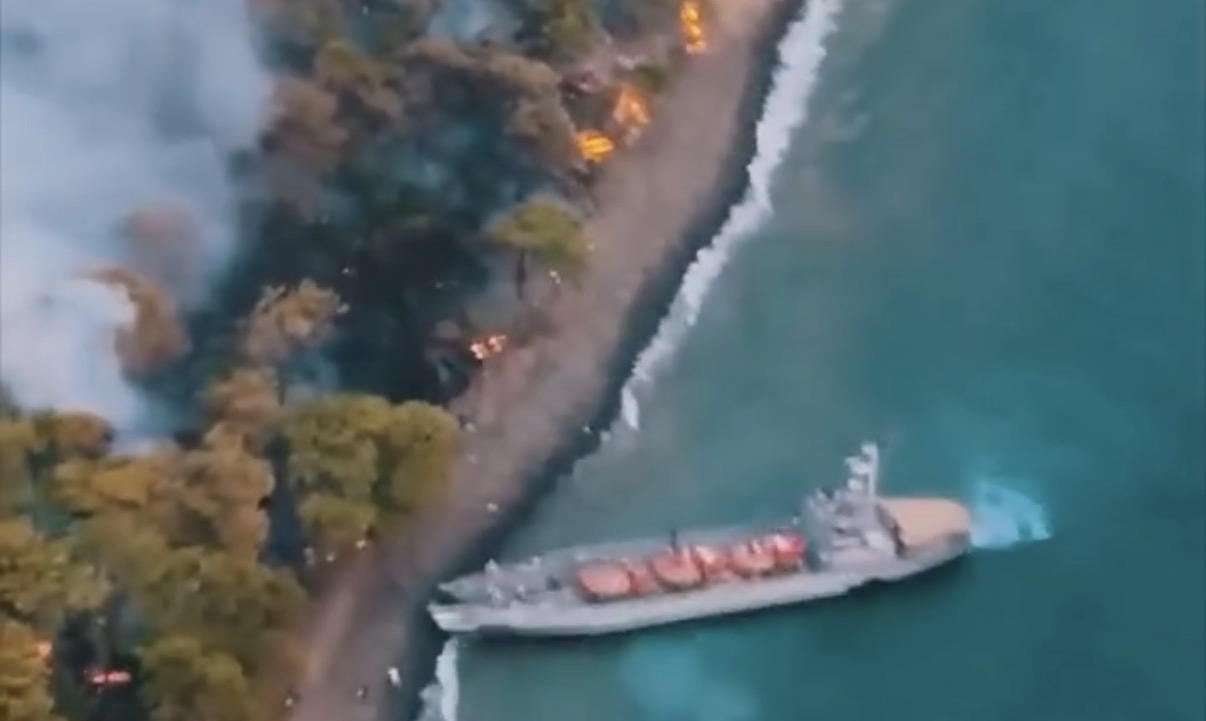 Marmaris Aksaz’da yangınla mücadele sürüyor