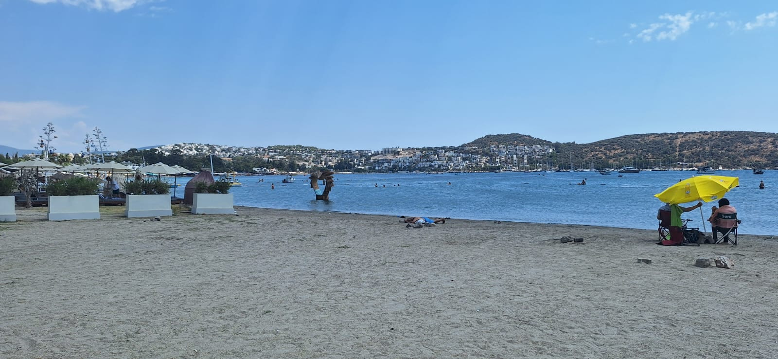 Bitez’de Sahile Beton Bariyer
