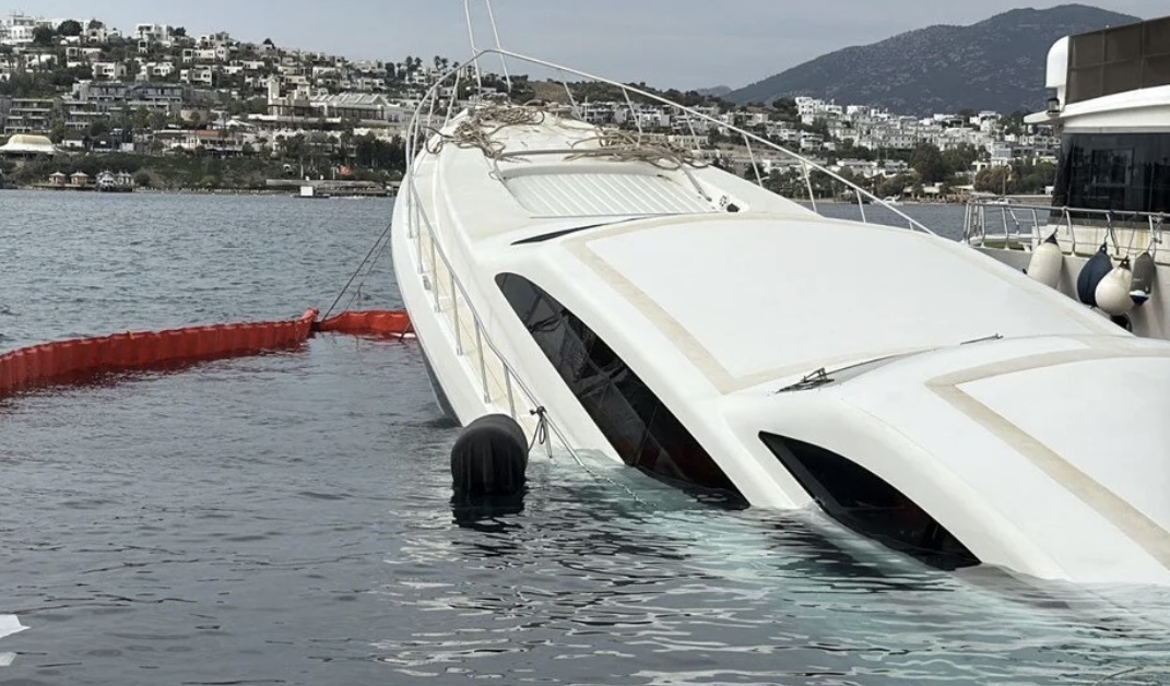 Bodrum'da milyonluk yat suya gömüldü