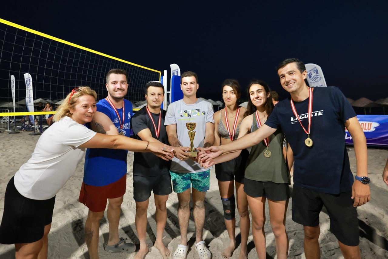Plaj Voleybolu Şenliği Tamamlandı: Şampiyon Takım “Fener Burnu” Oldu
