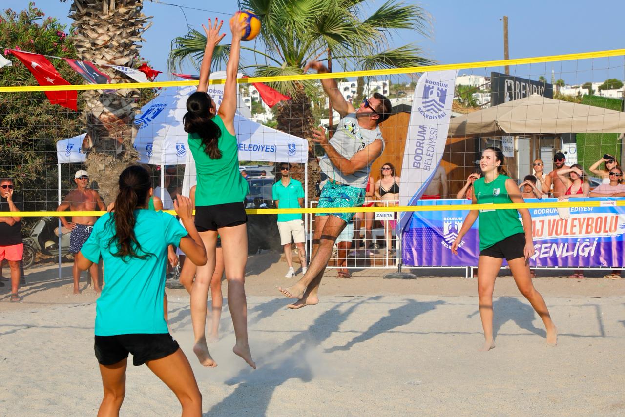 Plaj Voleybolu Şenliği Tamamlandı: Şampiyon Takım “Fener Burnu” Oldu