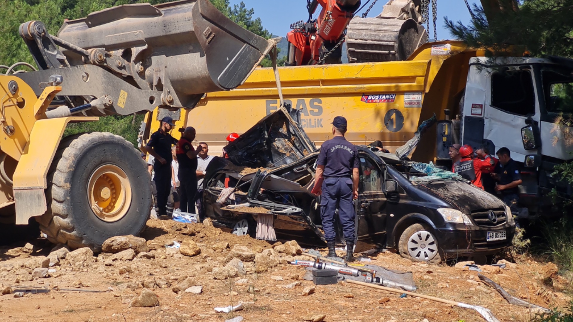 Bodrum turizmi kamyonun altında!